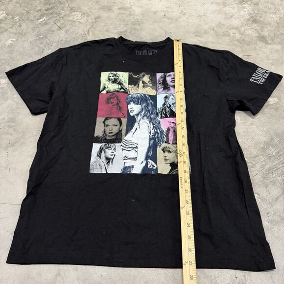 Taylor Swift The Eras Tour Tshirt , Size Medium Adult Unisex - Picture 2 of 6